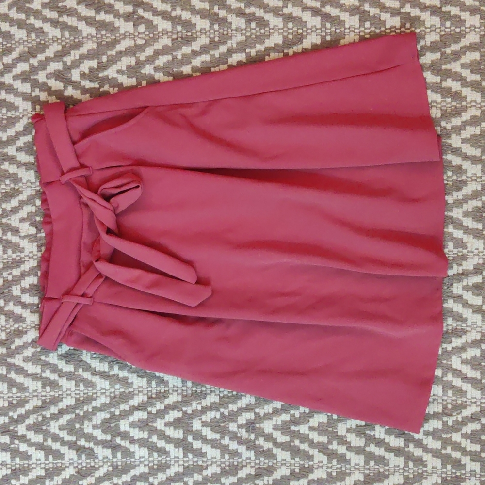 Dusty pink skirt with belt and pockets